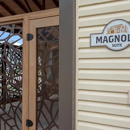 Magnolia Suite - Main Street Lodge In Berlin Exterior photo